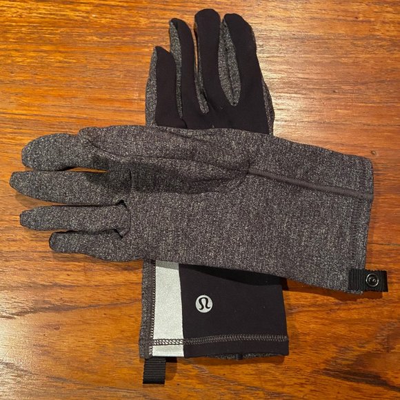 lululemon athletica Accessories - Lululemon Run With Me Gloves, Size M/L